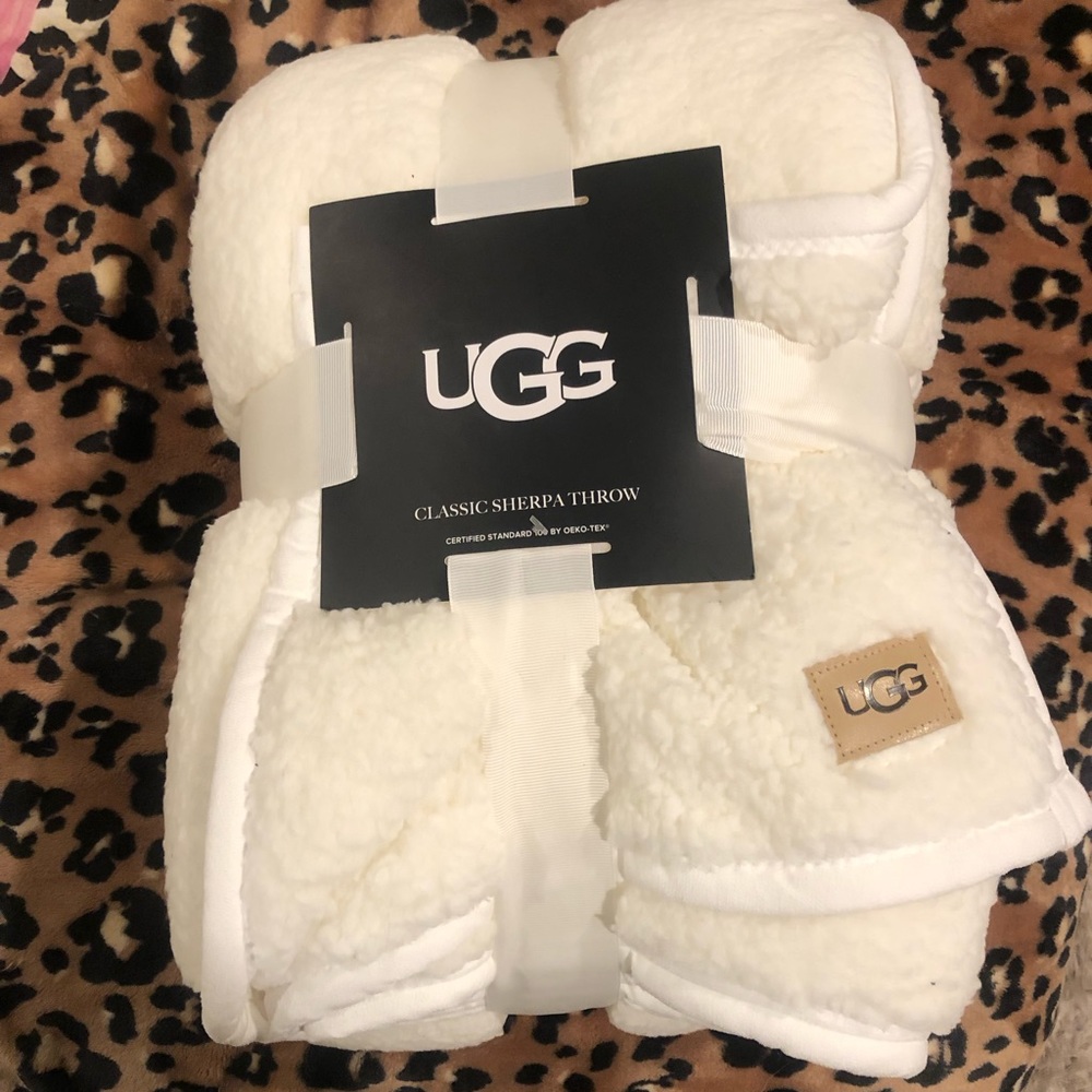 UGG Throw Blanket🐑